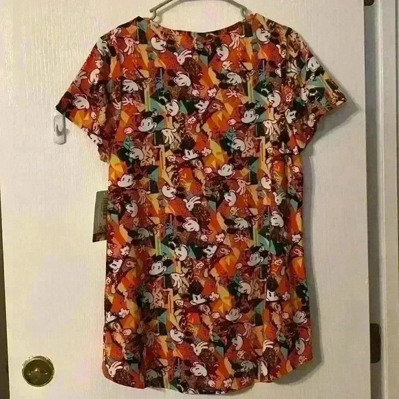 ❤️ New with Tags Disney Mickey Mouse LuLaRoe Classic T-Shirt - Picture 6 of 6
